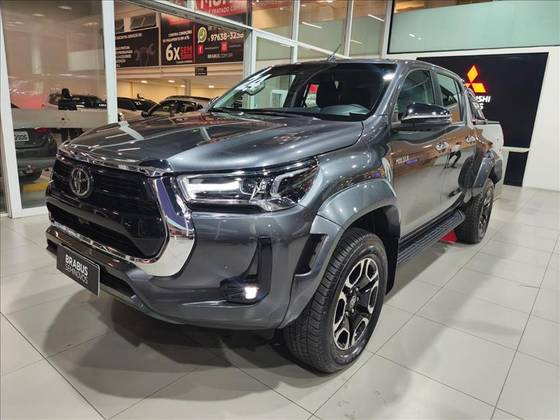TOYOTA HILUX 2.8 D-4D TURBO DIESEL CD SRX PLUS 4X4 AUTOMÁTICO TOYOTA HILUX 2.8 D-4D TURBO DIESEL CD SRX PLUS 4X4 AUTOMÁTICO